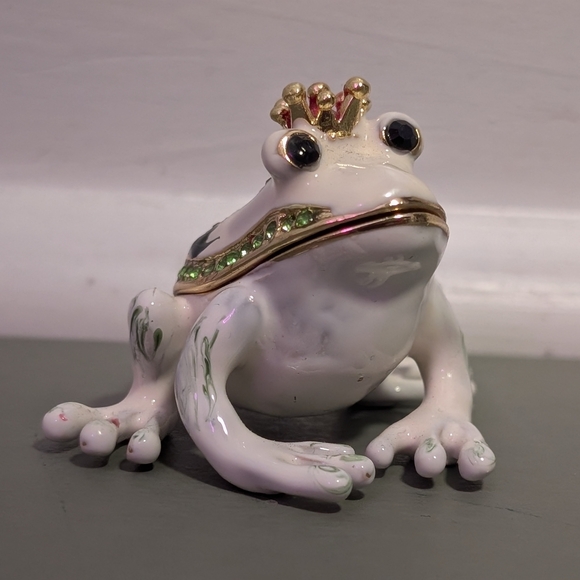 Other - Decorative Frog Figurine with Crown